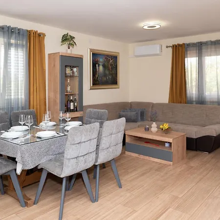 Roski Slap Apartman *